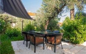 Gorgeous Apartment In Makarska With Wifi